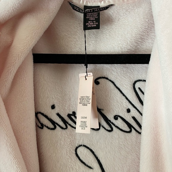 NWT Victoria’s Secret | pink plush robe size M/L - Picture 4 of 4